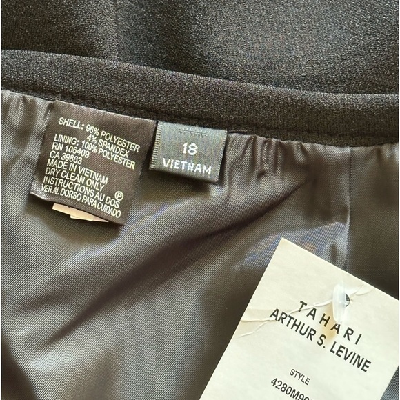 TAHARI Arthur S Leavine NWT Black Blaze and Skirt Suit Set Size 18 - Picture 4 of 6